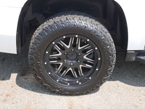 Used 2011 Chevrolet Suburban LTZ AWD/4WD image 14