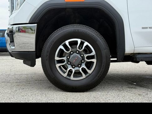 Used 2022 GMC Sierra 3500 SLE w/ SLE Convenience Package AWD/4WD image 2