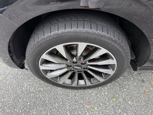 Used 2020 Lincoln Navigator Reserve AWD/4WD image 10