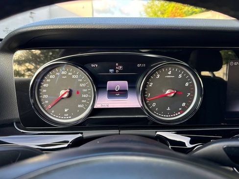 Used 2018 Mercedes-Benz E 400 4MATIC Sedan image 13