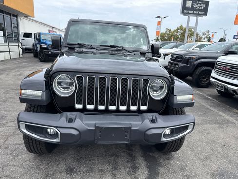 Used 2018 Jeep Wrangler Unlimited Sahara AWD/4WD image 5