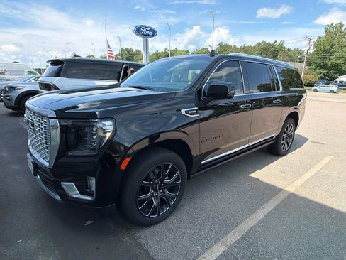 Used 2023 GMC Yukon XL Denali w/ Denali Reserve Package AWD/4WD image 2