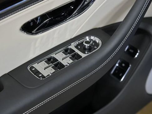 Used 2024 Bentley Flying Spur V8 AWD/4WD image 26