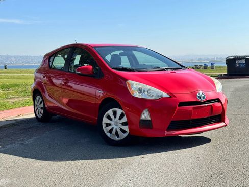Used 2013 Toyota Prius C Two image 7