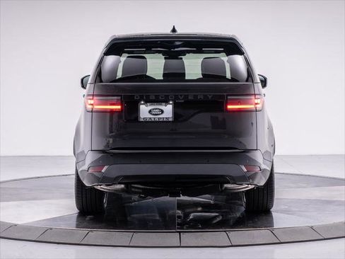 New 2025 Land Rover Discovery Dynamic SE image 8