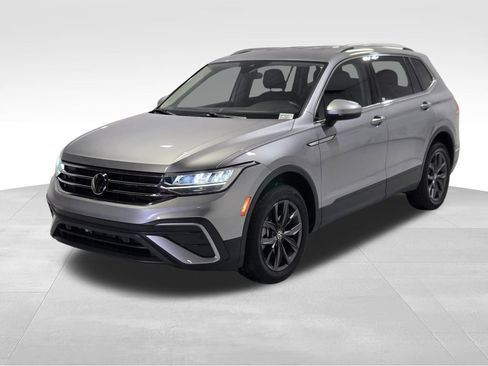 Used 2024 Volkswagen Tiguan SE AWD/4WD image 22