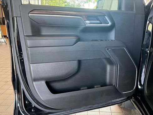 Used 2025 Chevrolet Silverado 1500 LT image 2