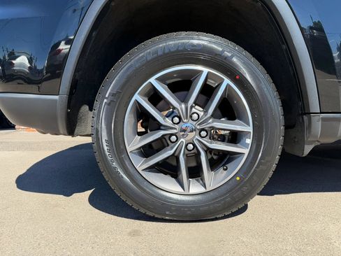 Used 2018 Jeep Grand Cherokee Limited AWD/4WD image 19