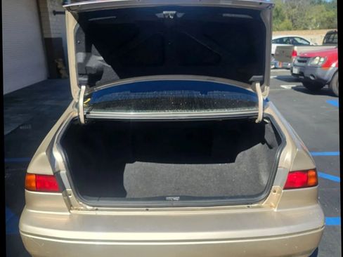 Used 1998 Toyota Camry LE FWD image 16