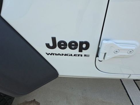 Used 2024 Jeep Wrangler Unlimited Sport AWD/4WD image 11