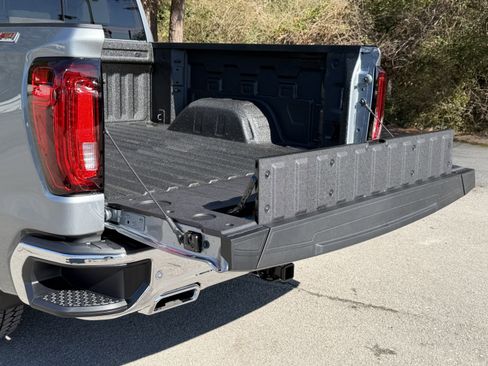 New 2026 GMC Sierra 1500 SLT image 14