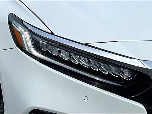 Used 2018 Honda Accord Touring image 31
