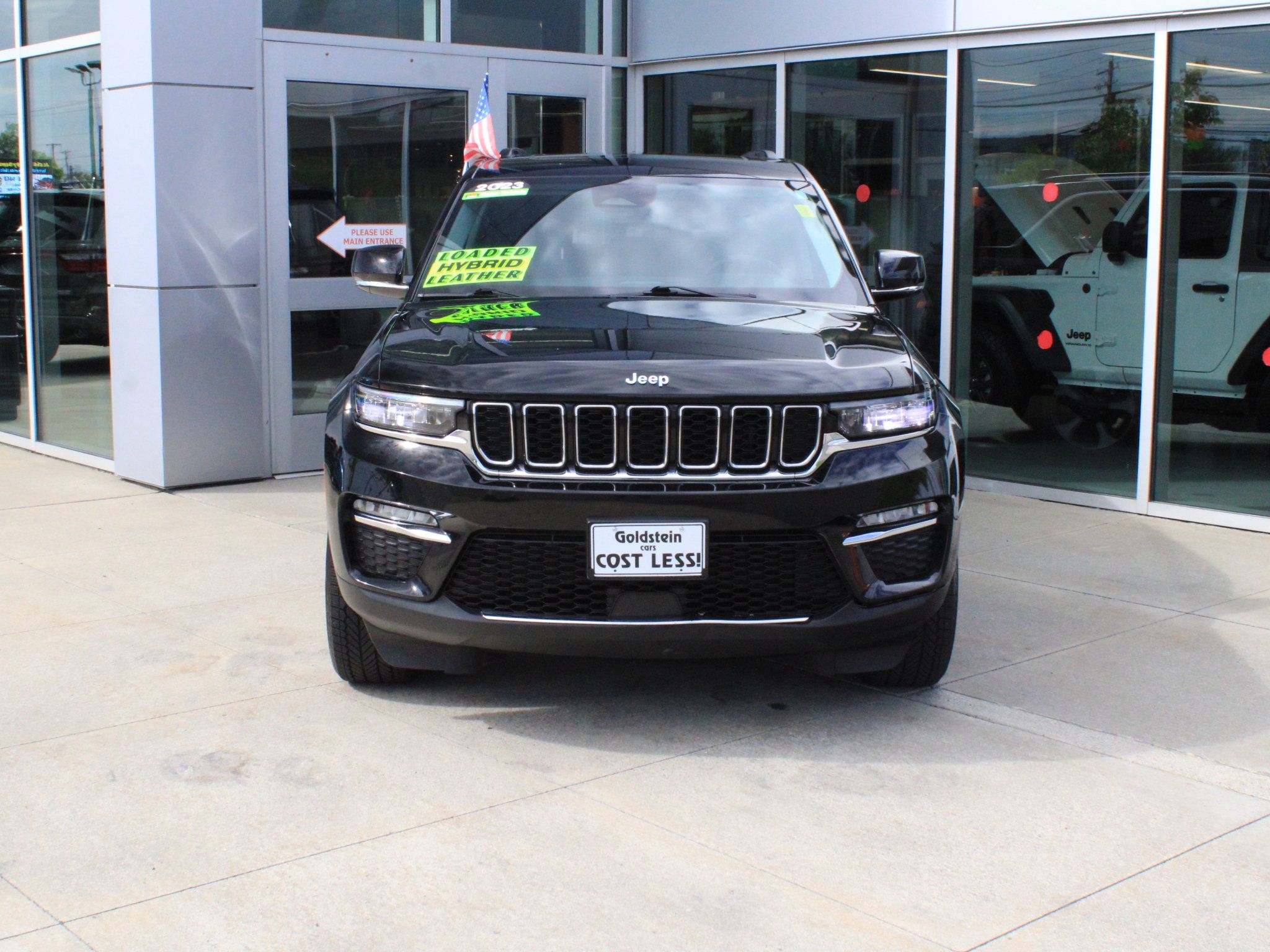 Used 2023 Jeep Grand Cherokee 4WD 4xe image 2