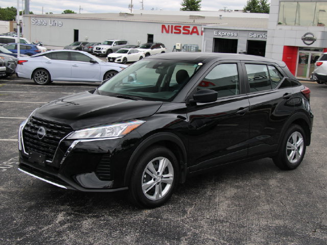Certified 2025 Nissan Kicks Play S FWD image 6