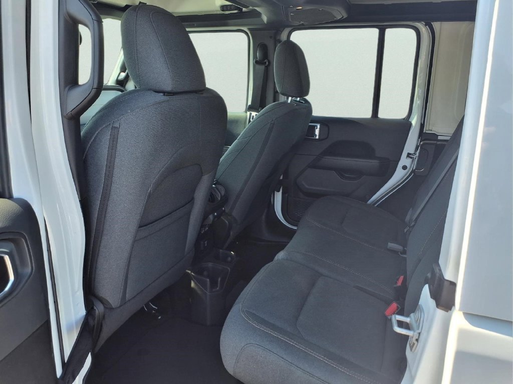 Used 2026 Jeep Wrangler Unlimited Sahara AWD/4WD image 18