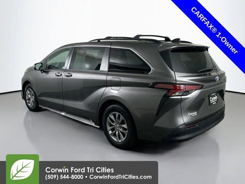 Used 2022 Toyota Sienna XLE image 10