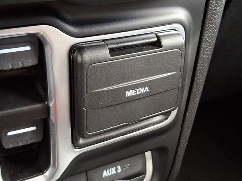 Certified 2025 Jeep Wrangler Unlimited Rubicon w/ Convenience Group image 25