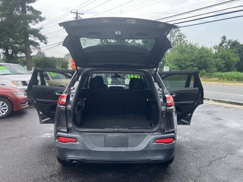 Used 2015 Jeep Cherokee Latitude FWD image 34