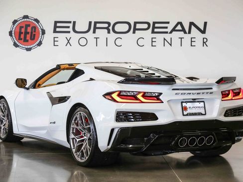 Used 2025 Chevrolet Corvette ZR1 w/ Battery Protection Package RWD image 10