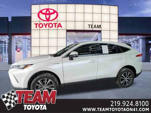 Used 2021 Toyota Venza LE image 1