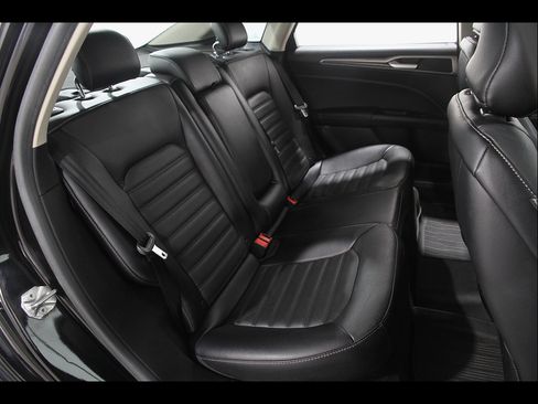 Used 2018 Ford Fusion SE AWD/4WD image 17