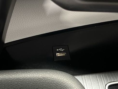 Used 2025 Toyota Sienna XLE image 24