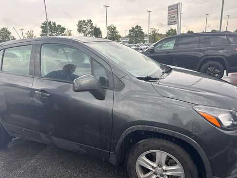 Used 2019 Chevrolet Trax LS FWD image 5