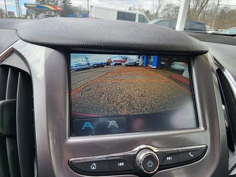 Used 2017 Chevrolet Cruze LT image 17