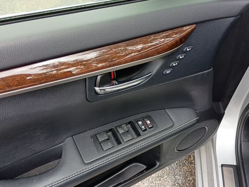 Used 2014 Lexus ES 350 w/ Luxury Package FWD image 17