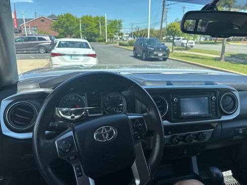 Used 2017 Toyota Tacoma SR5 w/ Tow Package AWD/4WD image 15