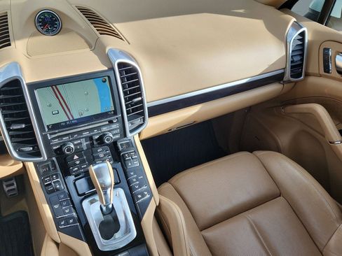 Used 2014 Porsche Cayenne S image 15