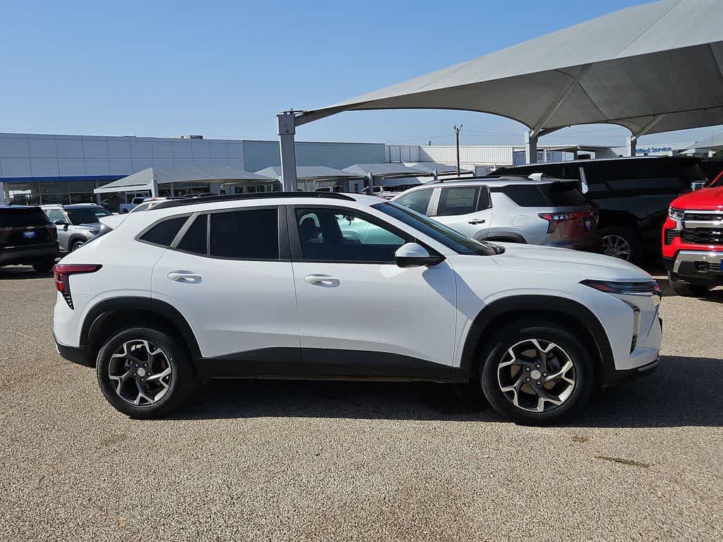 Used 2025 Chevrolet Trax LT FWD image 9