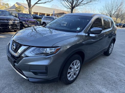 Used 2017 Nissan Rogue S image 3