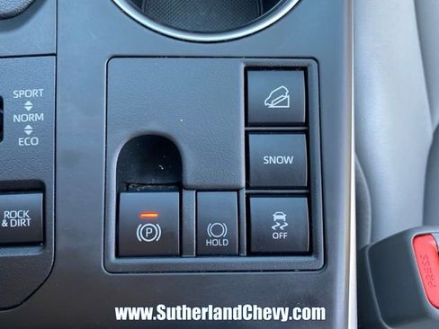 Used 2023 Toyota Highlander XLE image 34