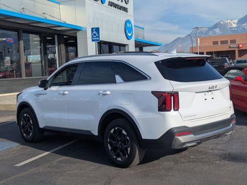 Used 2024 Kia Sorento S image 7