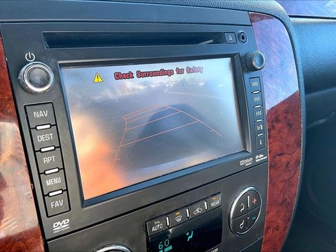 Used 2014 Chevrolet Tahoe LTZ AWD/4WD image 31