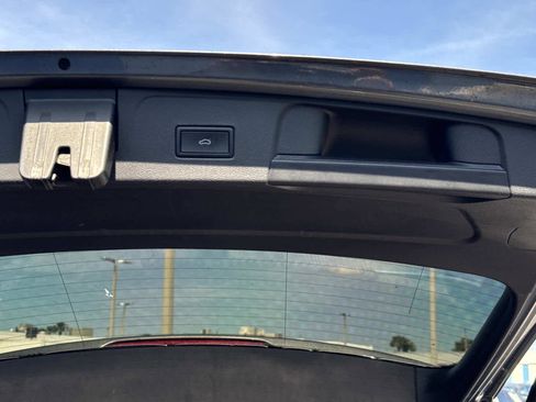 Used 2022 Volkswagen Atlas SE w/ Panoramic Sunroof Package image 12