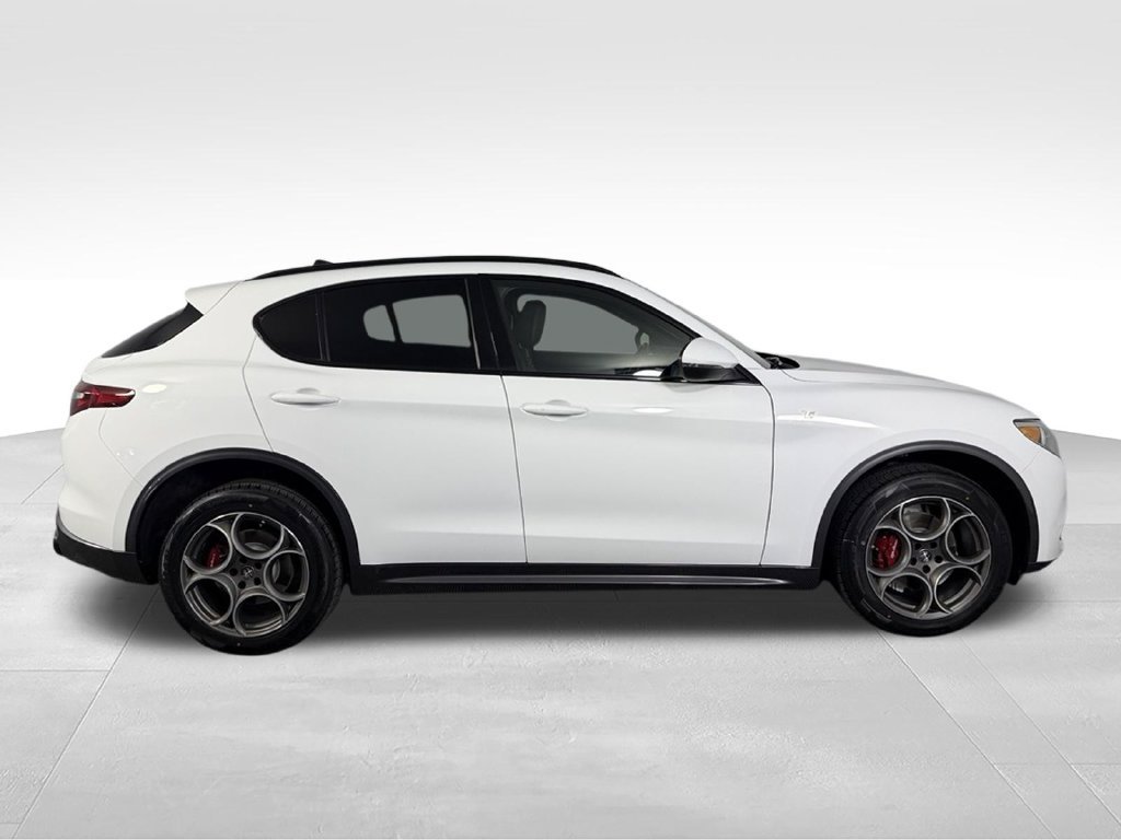Used 2023 Alfa Romeo Stelvio Ti w/ Active Assist Plus Package AWD/4WD image 5