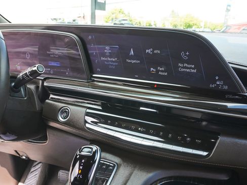 Used 2024 Cadillac Escalade ESV Premium Luxury w/ Performance Package AWD/4WD image 30