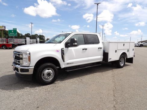 Used 2025 Ford F350 XLT AWD/4WD image 3