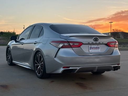 Used 2018 Toyota Camry SE image 6