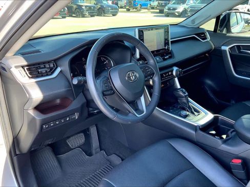 Used 2020 Toyota RAV4 Limited image 18