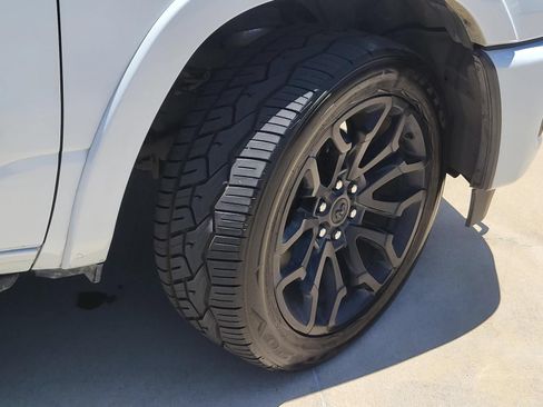 Used 2025 RAM 1500 Limited AWD/4WD image 8
