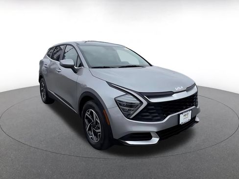 Used 2025 Kia Sportage LX FWD image 2