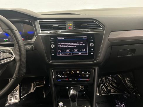Used 2023 Volkswagen Tiguan SE R-Line image 21
