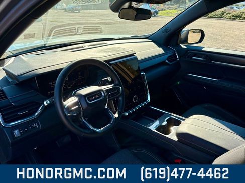 Used 2025 GMC Acadia Elevation image 12