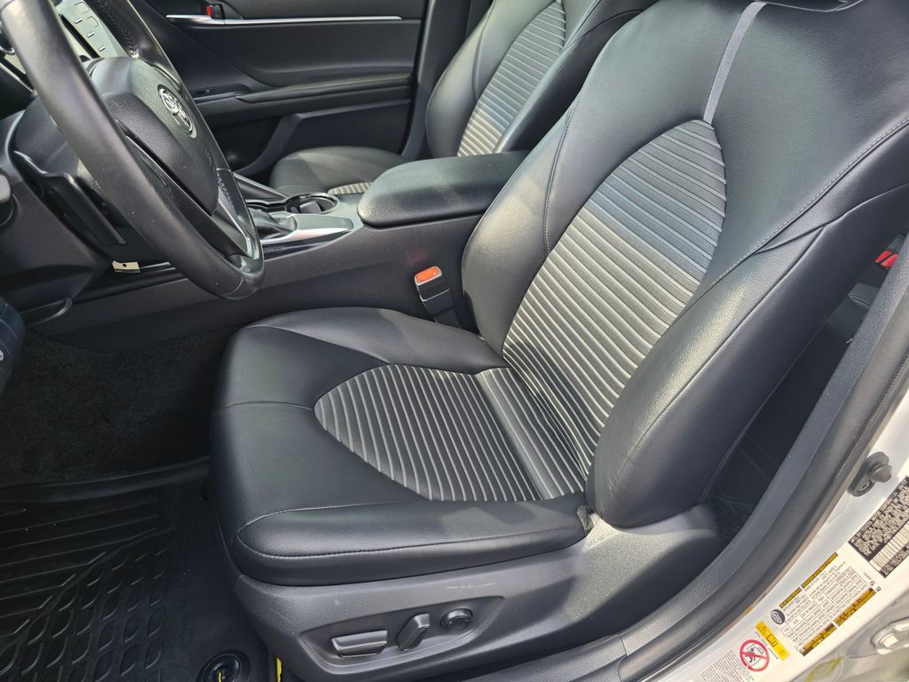 Used 2018 Toyota Camry SE FWD image 16