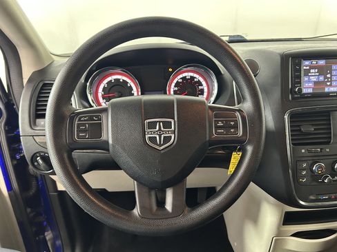 Used 2019 Dodge Grand Caravan SE w/ UConnect Hands-Free Group FWD image 13