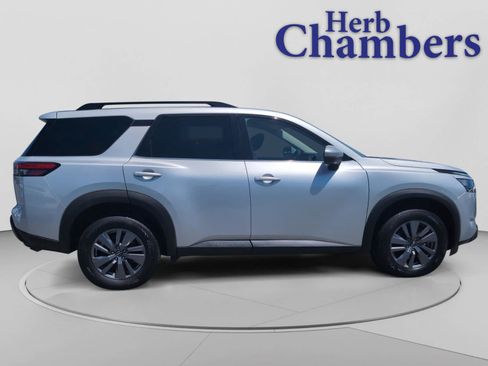 Used 2025 Nissan Pathfinder SV AWD/4WD image 11