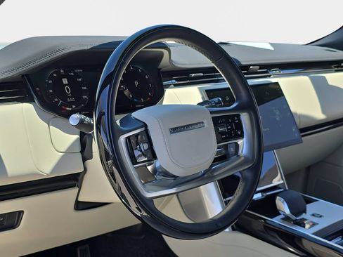 Certified 2025 Land Rover Range Rover SE AWD/4WD image 17